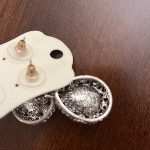 Totally New Tear drop earrings. - Picture 2 of 6